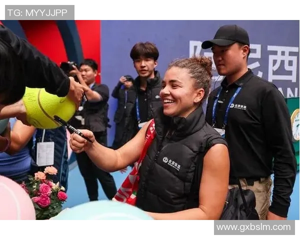 球迷偶遇足球巨星瞬间现场反应揭秘 与球星亲密接触的真实感受